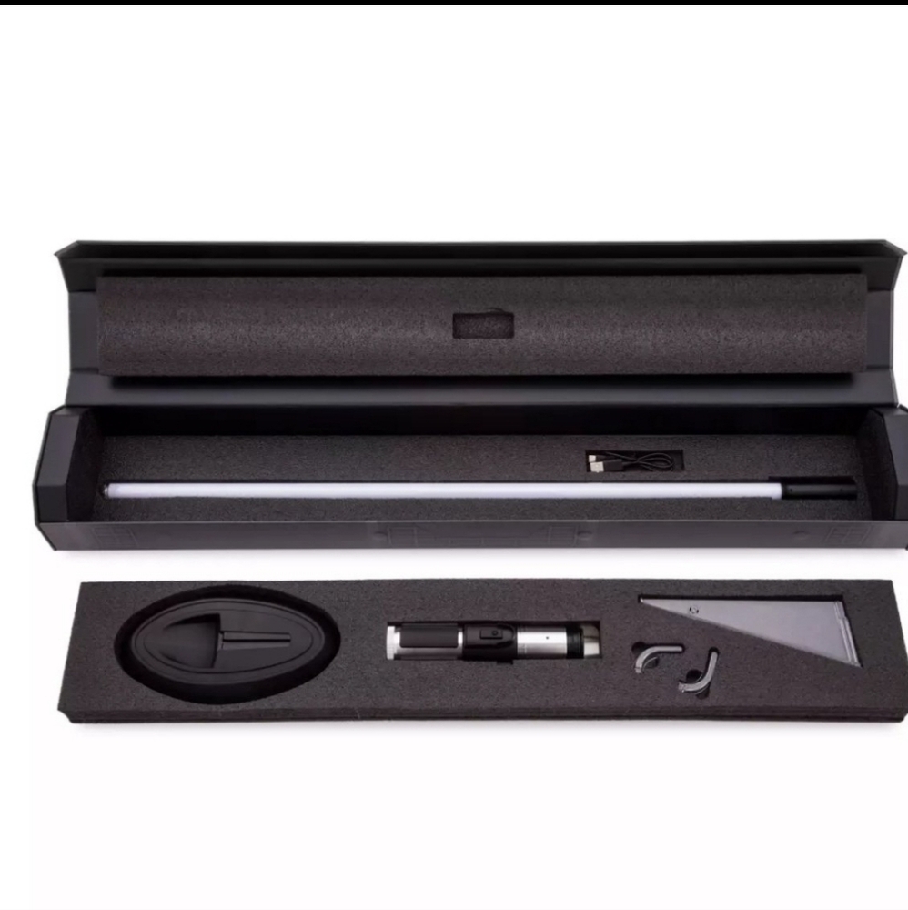 New Star Wars Galaxy's Edge Yoda Legacy Lightsaber sealed